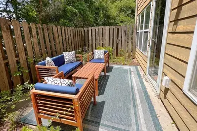 Image de 4 - Bed home, w\/ Cali King Bed - 12 mins. to Dtwn