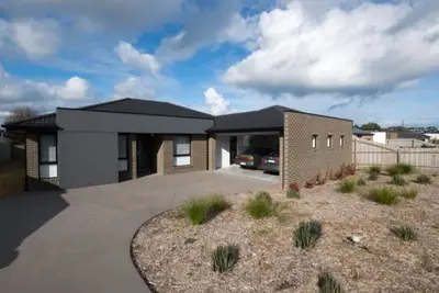 Image de Albatross Retreat - a Stylish New Modern Home