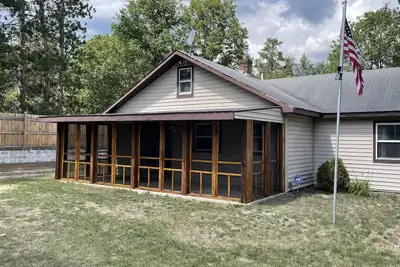 Image de Remodeled Cottage close to Atv/Snowmobile Trails, and Ausable River