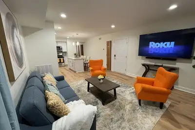 Image de Upscale King Suite—Steps from Mayo Clinic Hospital