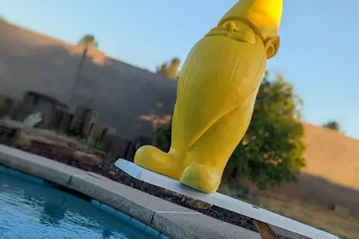 Retro Abstract, 4 Bedroom With A Complimentary Heated Pool