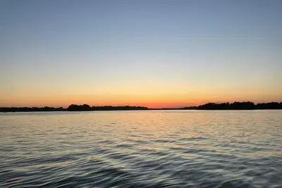 Image de Cottage right on the lake; 2 separate properties available!