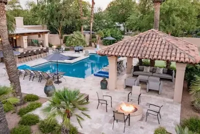 Image de Pickleball 1 Acre Heated Pool/Hot Tub 6 Br 6Baths