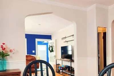 Image de Cottage on Clover. Charming, quiet walk to town.