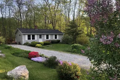 Image de Private home on a dead end street walking distance to town.