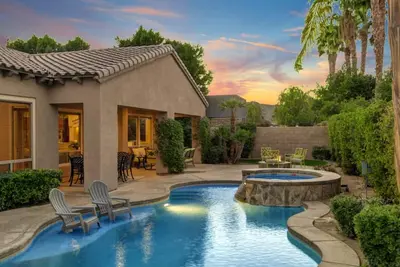 Songbird by AvantStay | Pool, Spa & Firepit + Tons of Outdoor Seating