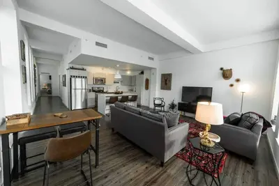 Image de 725- Big 2 bedroom/king beds/Corner Unit/ + parking