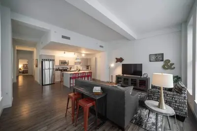 Image de 325- Big Corner condo w/2 king bedrooms/Free parking