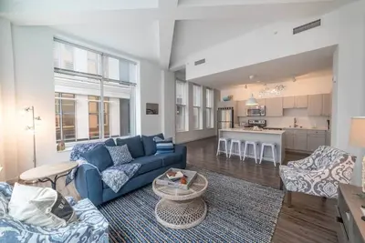 Image de 225- Huge 2 bedroom condo king beds-Free parking-extras