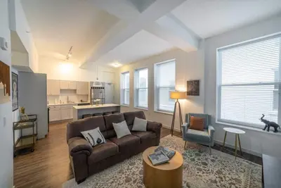 Image de 628- 2 Bedroom condo w/ king beds/Free parking/downtown