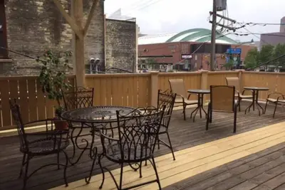 Image de Unit B- Large Condo w/Patio/ Old World 3rd+Fiserv