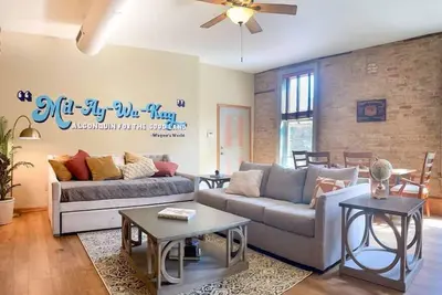 Image de Unit C- New Big 2 King Bedroom Condo by FiservForum/3rd St