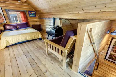 Image de Log Cabin with Amazing Mountain & Lake Views (Pet Friendly)
