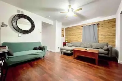 Image de 1129#4 / Prime Downtown Dubuque, Cozy Brick Charm