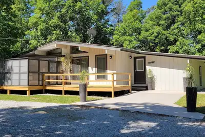 Image de Modern Comforts Amidst The Beauty Of Nature