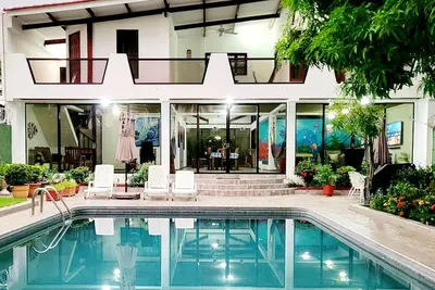 Image de SurfCity Karaoke / Air-conditioned home