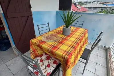 Image de Jodi, haut de villa à 2 minutes de la plage! ! ! Idéal pour la détente