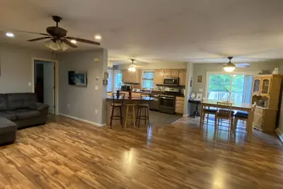 Image de Cozy Home with Hot Tub, Lots of peace /quiet with Mountain views Near Woodstock!