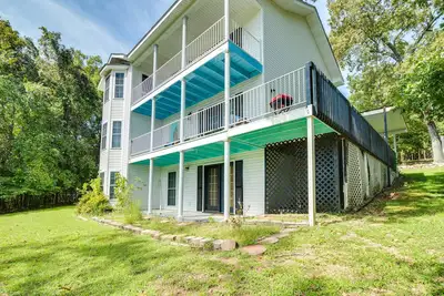 Image de Spacious White Rivers Jewel: Fishing Haven!