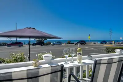 Image de Luxury Beachfront, Private Patio, Fire Pit, Bbq