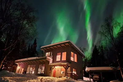 Image de Bright, private, rustic, large, vaulted ceiling home  -acre+ wooded spacious lot