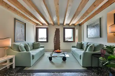 Image de Contemporary Style Villa with Canal View in Dorsoduro