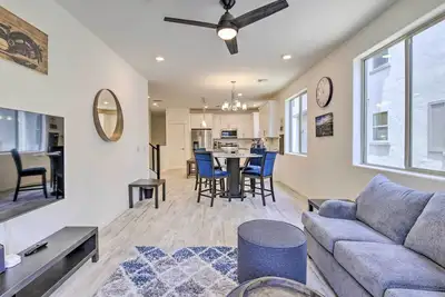 Image de Community Perks: Executive Chandler Townhome
