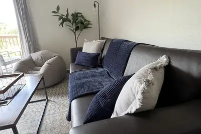 Image de Little Gem : 3 bedroom : Balcony : Seasonal Pool : Sleeps 8 : 2 baths