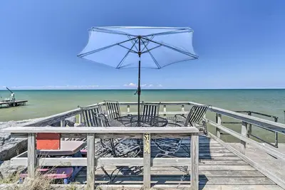 Image de Hilton Lake Getaway w/ Over-the-Water Deck!