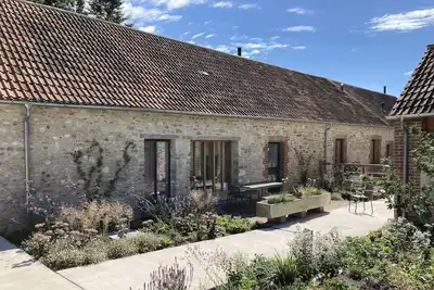 Image de Lookout - part of beautifully restored former dairy that sleeps 6 guests in 3 bedrooms