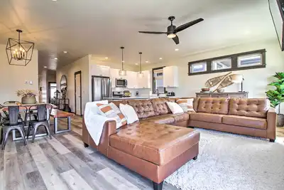 Image de Modern Bozeman Family Townhome w/ Hot Tub!