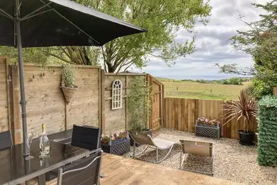 Little Honeynook, pet friendly, with hot tub in Bigbury