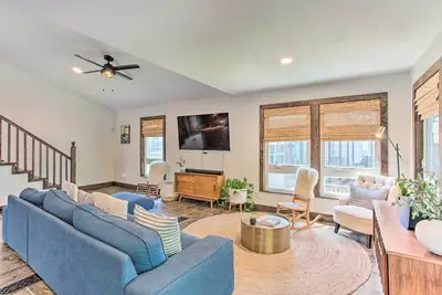 Image de Tool Waterfront Home w/ Hot Tub & Fire Pit!