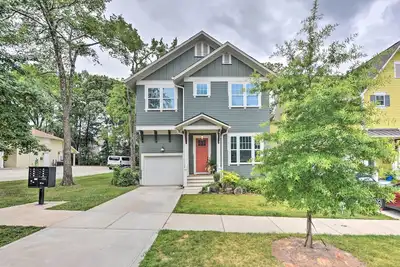 Image de Modern Charlotte Home ~ 4 Mi to Downtown!