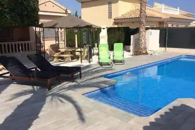 Image de Villa Casa Cuesta avec piscine et jardin, accueillant des animaux domestiques