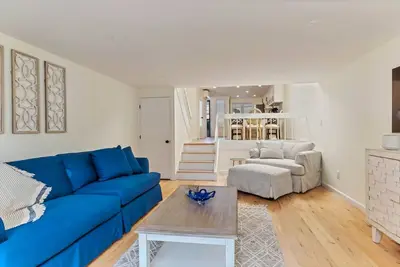 Image de Unit 6 Poolside 2bd--A/C, Private Balcony, Association Beach & Pool