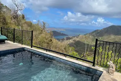 Image de Sapphire Peak 2 bed/2 bath amazing views and private pool, Ac and generator