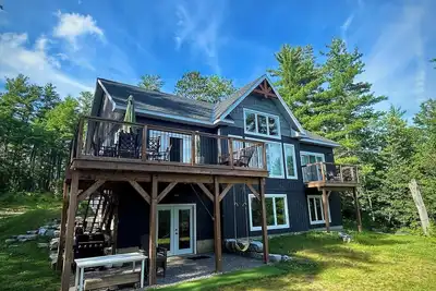 Image de Driftwood Hideaway Private & Serene & Spacious Lakefront…. So much to do!