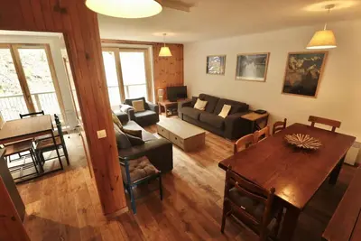 Image de À 200m des pistes de ski, 3ème étage, balcon, parking, télévision, casier à ski, 96m², Courchevel