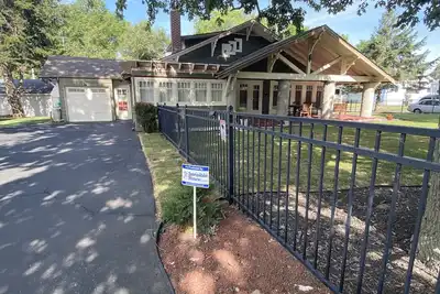 Image de Historical California Bungalow 1 block from Millikin University