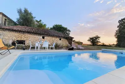 Image de Grande maison de campagne dans une nature magnifique, mais proche du village