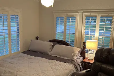 Image de Quiet home in downtown Terrell with a hot tub.