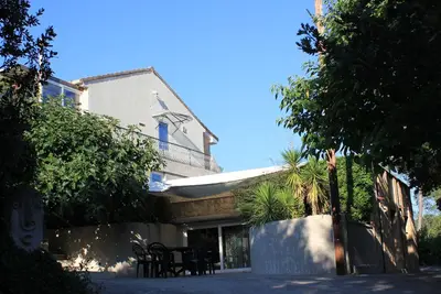 Image de Spacieux logement indépendant dans propriété verdoyante