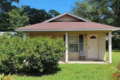 Image de Quaint 1b1b Bungalow - Pensacola day trip to beaches near Navy Base