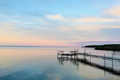 Image de Cozy Cabin With Beach, Dock, Close to Lake Access & the Casino