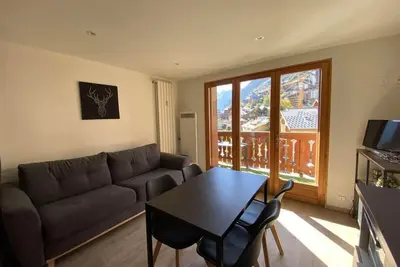 Image de 100m des commerces, 2ème étage, balcon, 25m², Les 2 Alpes