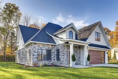 Image de Chic Modern House on the Very Desirable Location In Downtown Wayzata