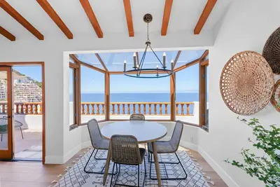 Image de Oceanfront Villa in Catalina’s Hamilton Cove, Golf Cart + Stunning Views