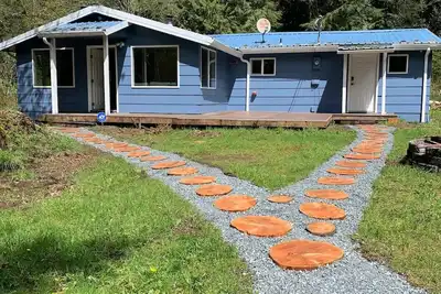 Image de Elk Tracks Cabin in Ashford - 4 Mi to Mt Rainier, Hot tub