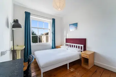 Image de Budget-Studio-Salle de bain partagée